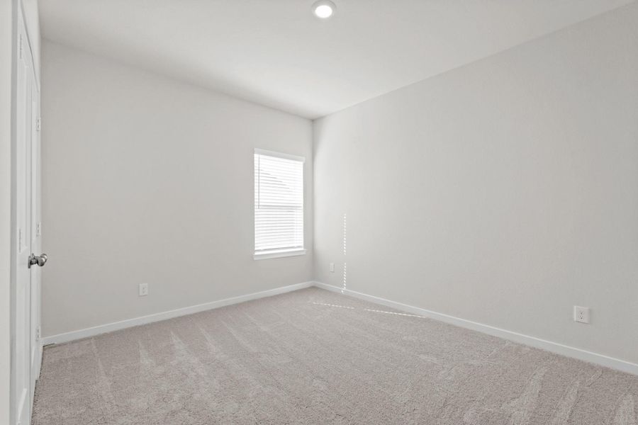 Spacious, unfurnished interior of a new home in Lago Mar, Texas City (Image 16).