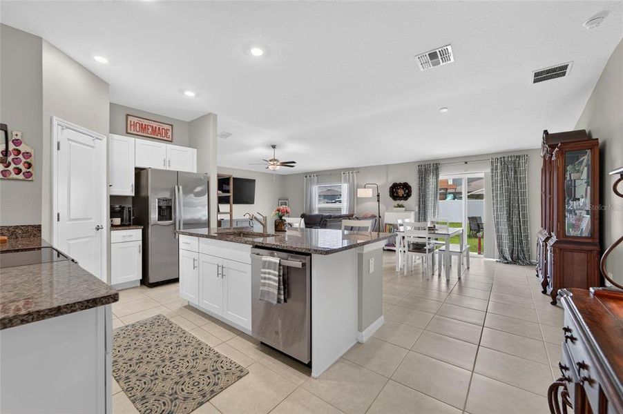 Furnished interior view inside a new home in , Bartow (Image 18).