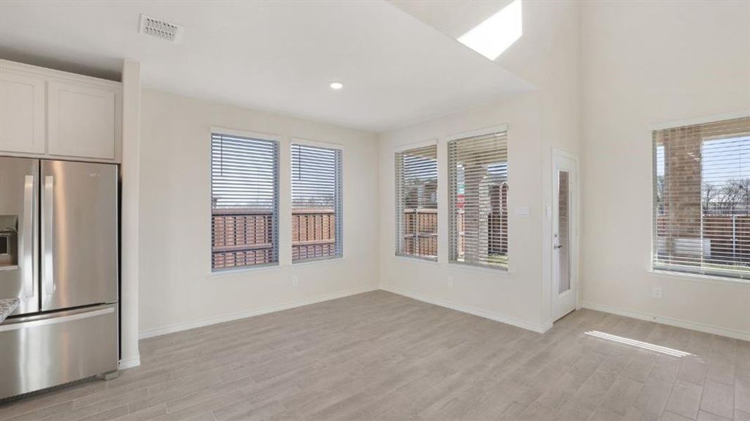 Spacious, unfurnished interior of a new home in The Landing at Hidden Lakes, McKinney (Image 9).