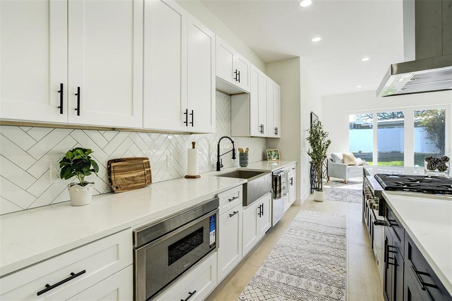 Furnished interior view inside a new home in , Largo (Image 29).