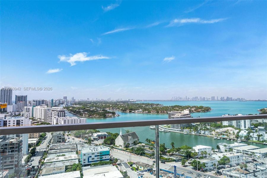 Condo located in Miami Beach, FL showcasing its design and architecture (Image 5).