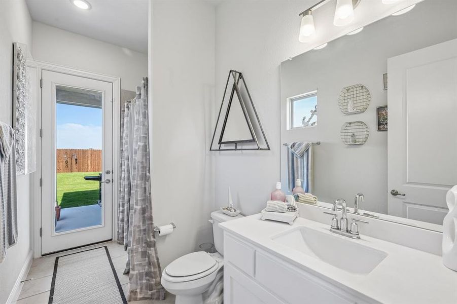Furnished interior view inside a new home in Ridge Crossing, Waxahachie (Image 13).
