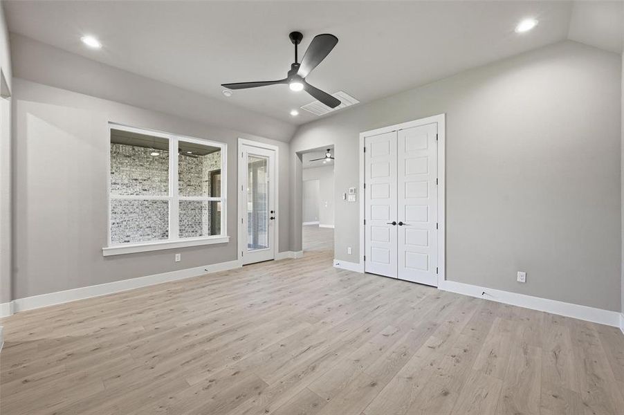 Spacious, unfurnished interior of a new home in LeTara, Haslet (Image 27).