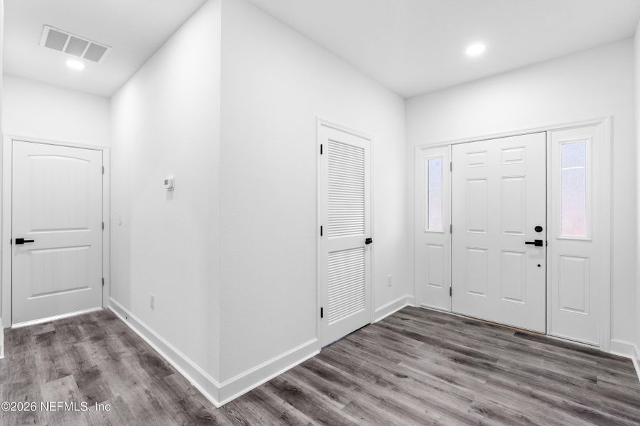 Spacious, unfurnished interior of a new home in , Jacksonville (Image 30).