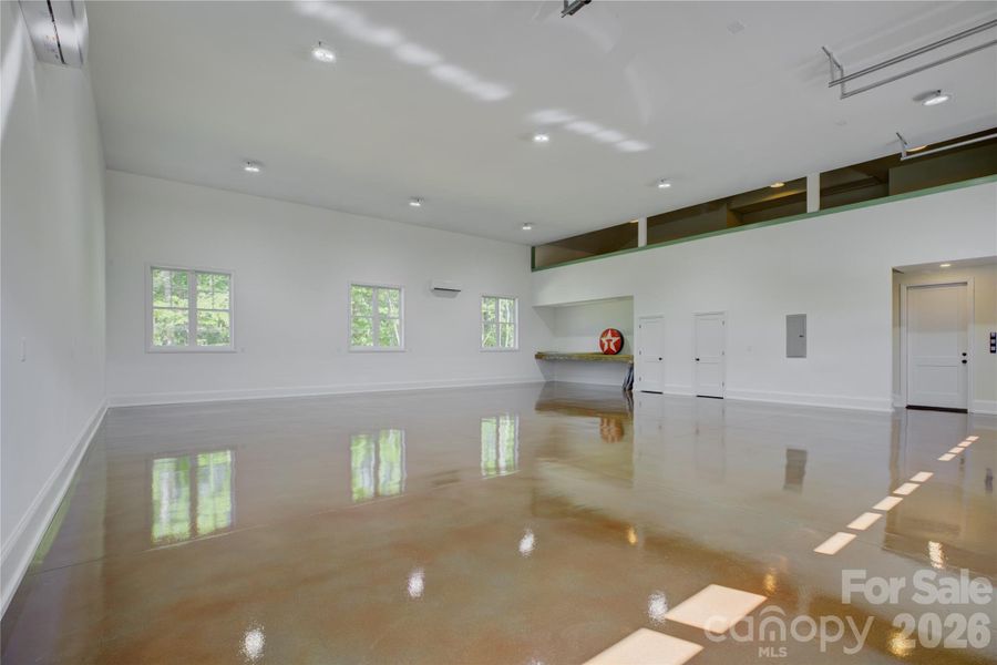 Heated and cooled 2000 SqFt. garage