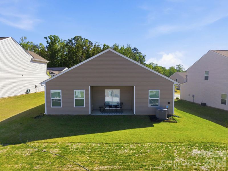 Exterior details and patio area of a home in Stagecoach Station, Gastonia (Image 4).