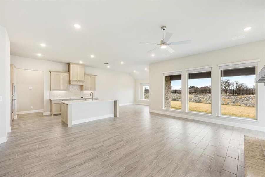 Spacious, unfurnished interior of a new home in Sunrise at Garden Valley, Waxahachie (Image 30).