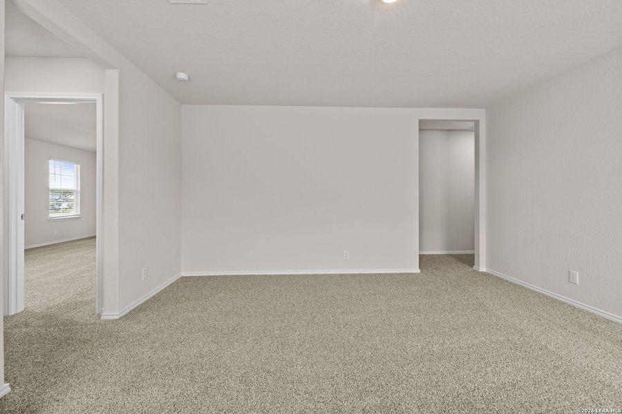 Spacious, unfurnished interior of a new home in Redbird Ranch, San Antonio (Image 16).