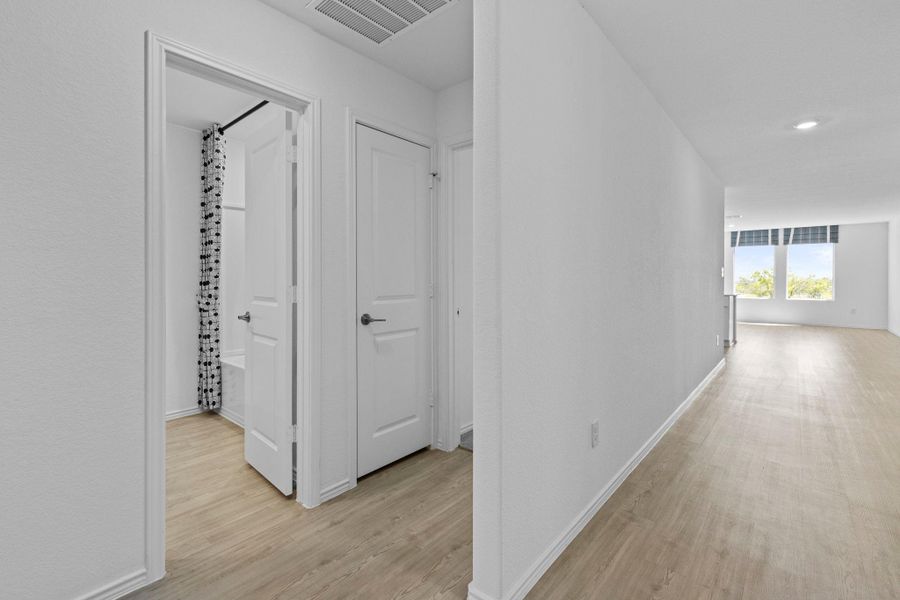 Spacious, unfurnished interior of a new home in Schriber Ranch, Mustang Ridge (Image 36).