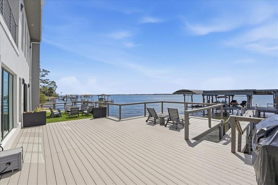 Exterior details and patio area of a home in , Merritt Island (Image 19).