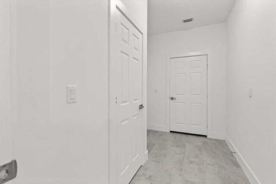 Spacious, unfurnished interior of a new home in , Vero Beach (Image 29).