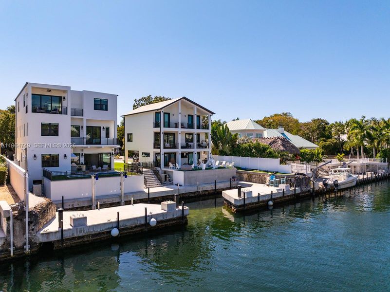 Condo located in Key Largo, FL showcasing its design and architecture (Image 4). Condo located in Key Largo, FL showcasing its design and architecture (Image 4).
