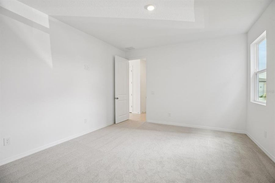 Spacious, unfurnished interior of a new home in , Winter Garden (Image 43).