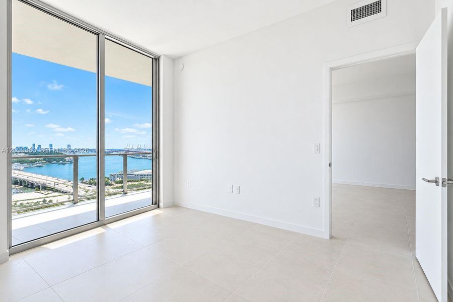 Spacious, unfurnished interior of a new home in , Miami (Image 14).