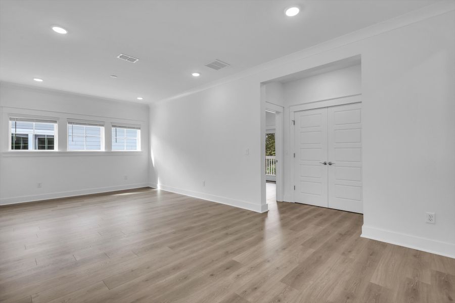 Spacious, unfurnished interior of a new home in Liberty Hill Farm, Mount Pleasant (Image 19).