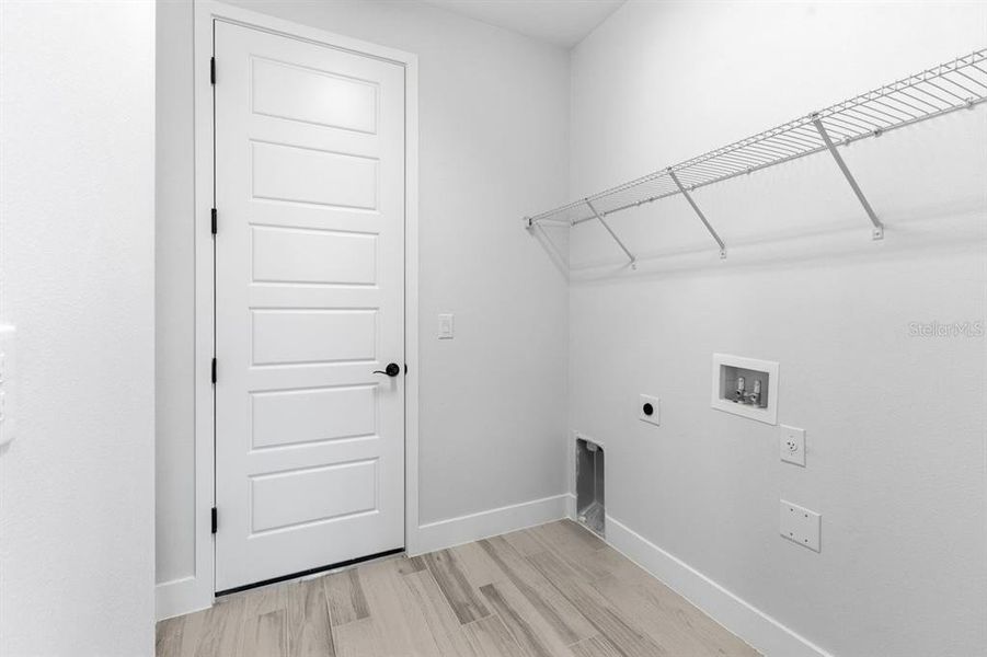 Spacious, unfurnished interior of a new home in , Englewood (Image 37).