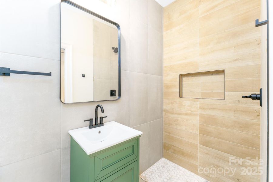 2nd Ensuite Bathroom