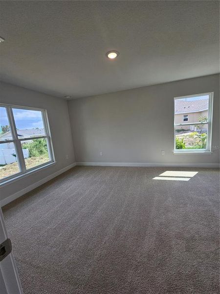 Image 9 of a home in Venice.