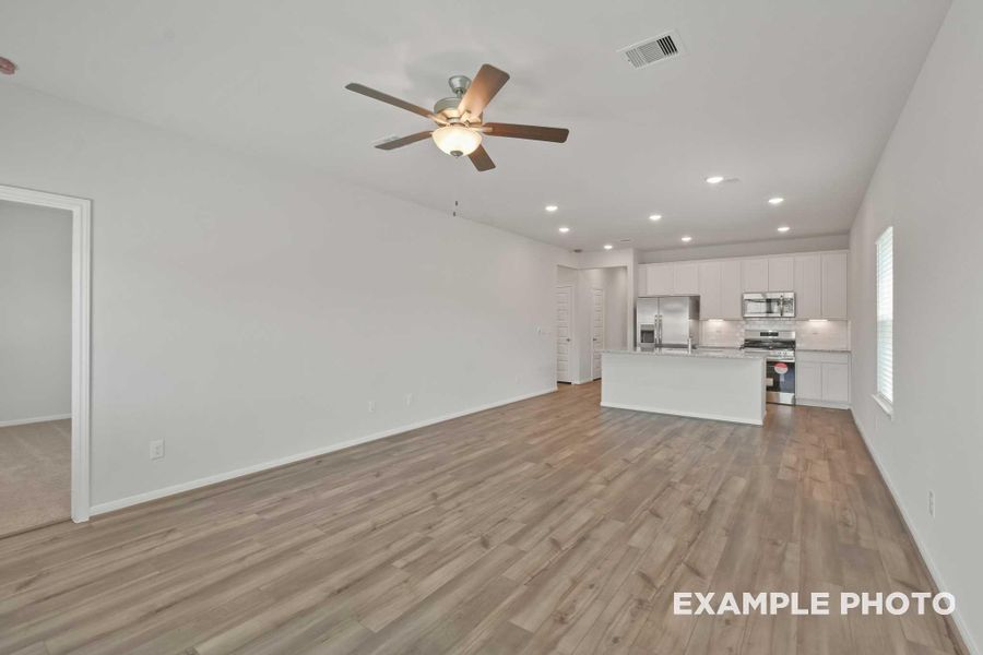 Spacious, unfurnished interior of a new home in Spring Branch Crossing, Conroe (Image 10).