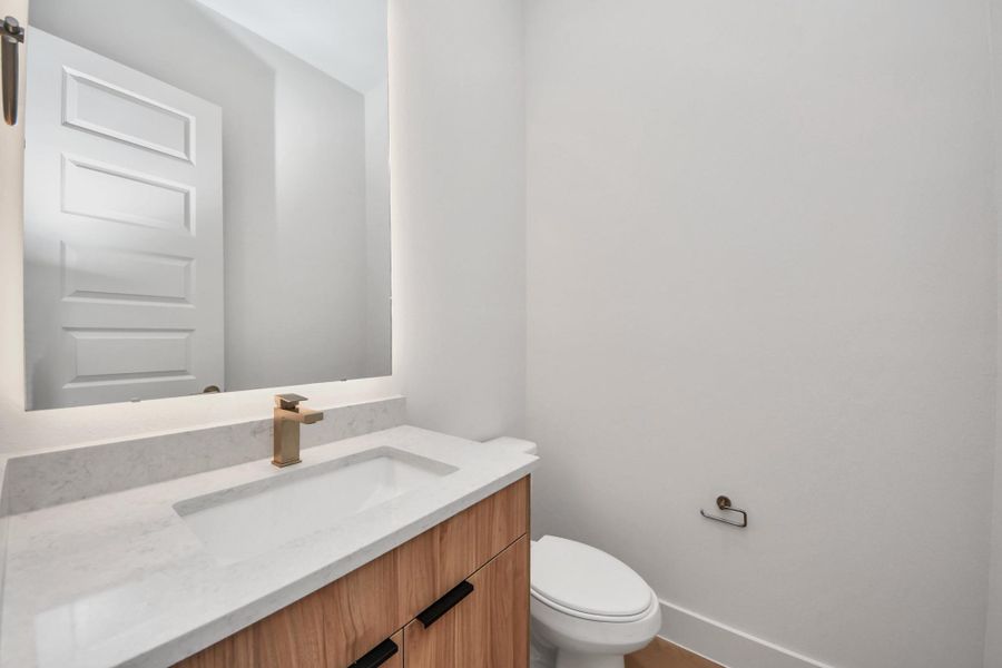 Furnished interior view inside a new home in Alicante, Houston (Image 10).