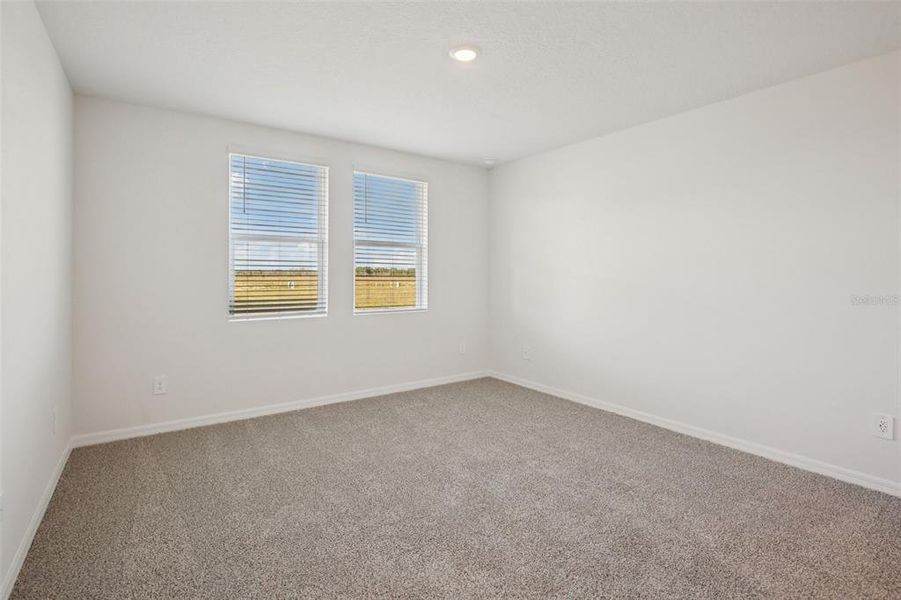 Spacious, unfurnished interior of a new home in , Lake Alfred (Image 13).