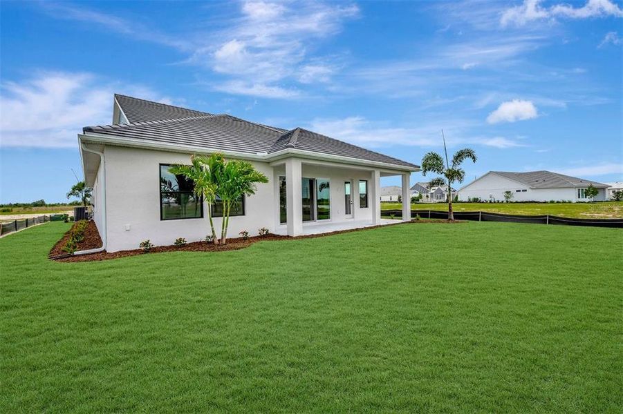Exterior details and patio area of a home in Palmera Wellen Park - Classic Series, Venice (Image 14).