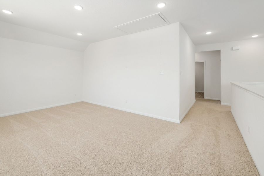 Spacious, unfurnished interior of a new home in Trinity Ranch, Elgin (Image 29).