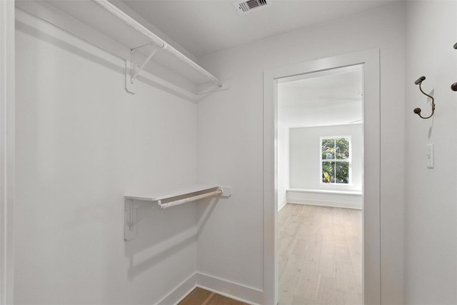 Spacious, unfurnished interior of a new home in , Galveston (Image 11).