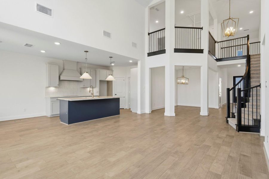 High Ceilings & Designer Excellence High Ceilings & Designer Excellence