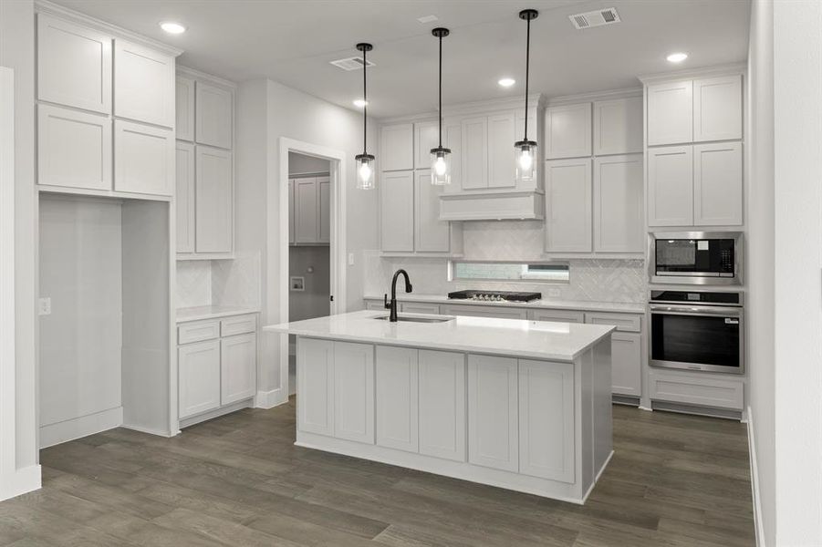 08. 709 Valley Pines - Kitchen (2) 08. 709 Valley Pines - Kitchen (2)