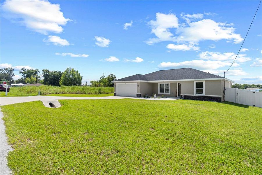 Exterior details and patio area of a home in , Ocala (Image 31).