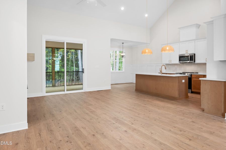 Main Living area (2)