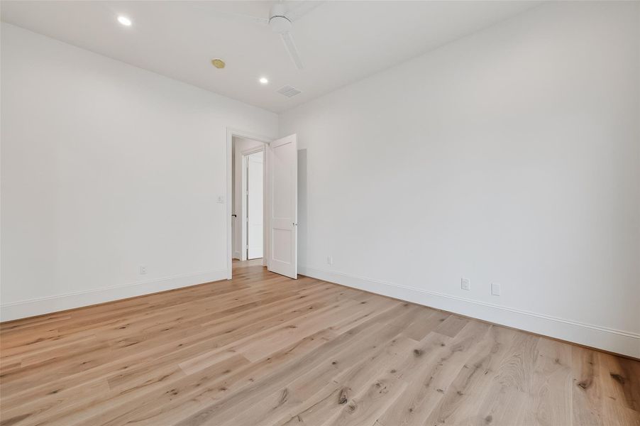 Spacious, unfurnished interior of a new home in , Houston (Image 13).