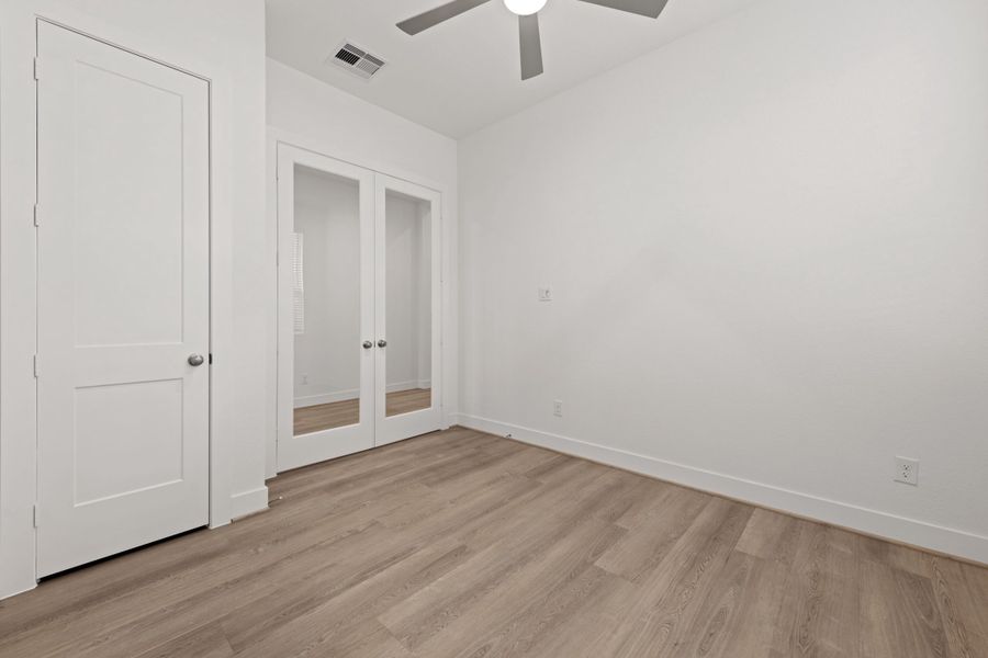 Spacious, unfurnished interior of a new home in Westland Ranch, League City (Image 22).