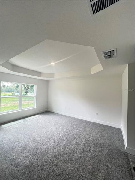 Spacious, unfurnished interior of a new home in Hill Country Estates, Dade City (Image 27).