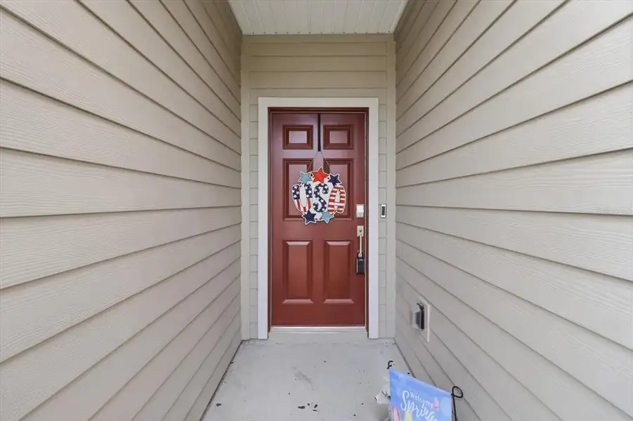 Exterior details and patio area of a home in , Ocala (Image 3).