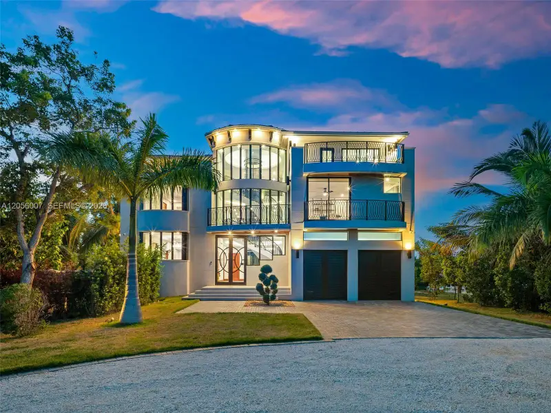 Condo located in Islamorada, Village of Islands, FL showcasing its design and architecture (Image 5). Condo located in Islamorada, Village of Islands, FL showcasing its design and architecture (Image 5).