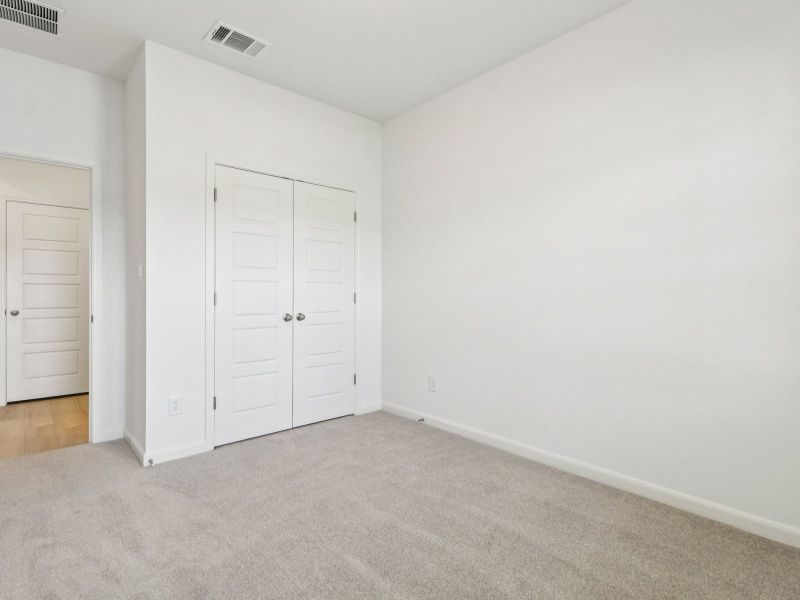 Spacious, unfurnished interior of a new home in Arcadia Ridge - Premier Series, San Antonio (Image 24).