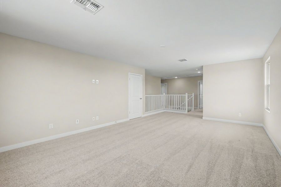 Spacious, unfurnished interior of a new home in Wildera, San Tan Valley (Image 9).