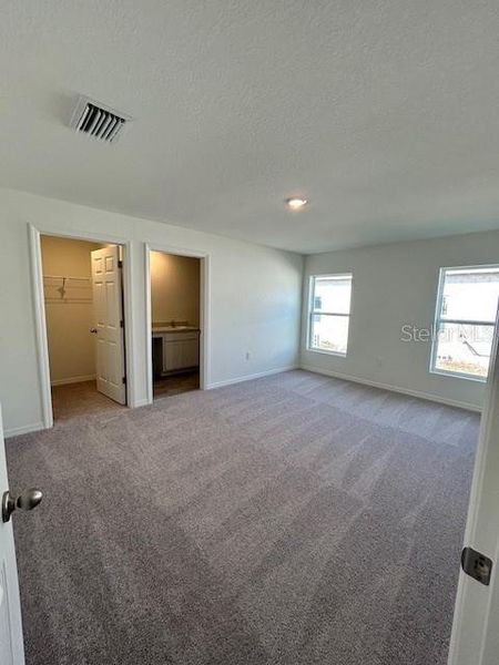 Spacious, unfurnished interior of a new home in Port Charlotte, Port Charlotte (Image 7).