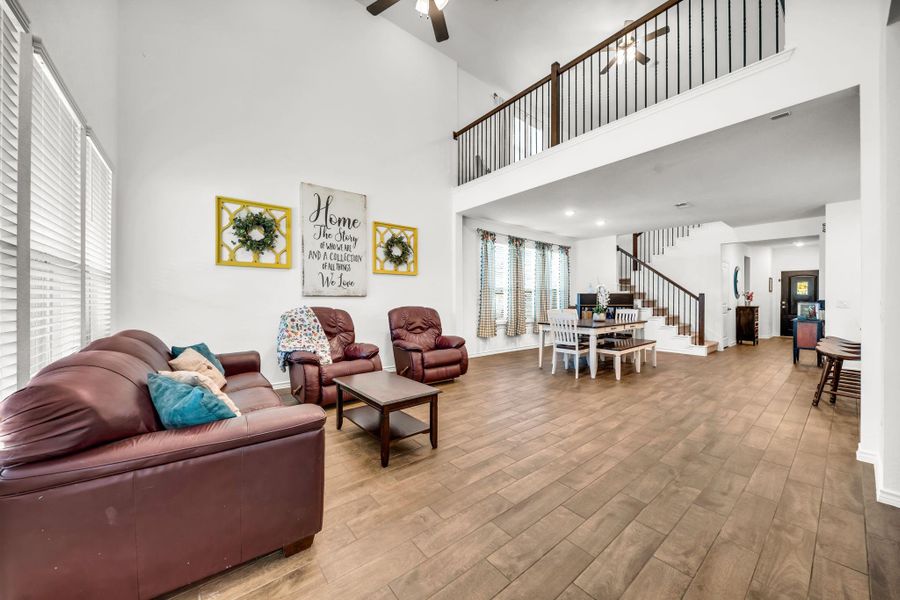 Image 27 of a home in Mavera.