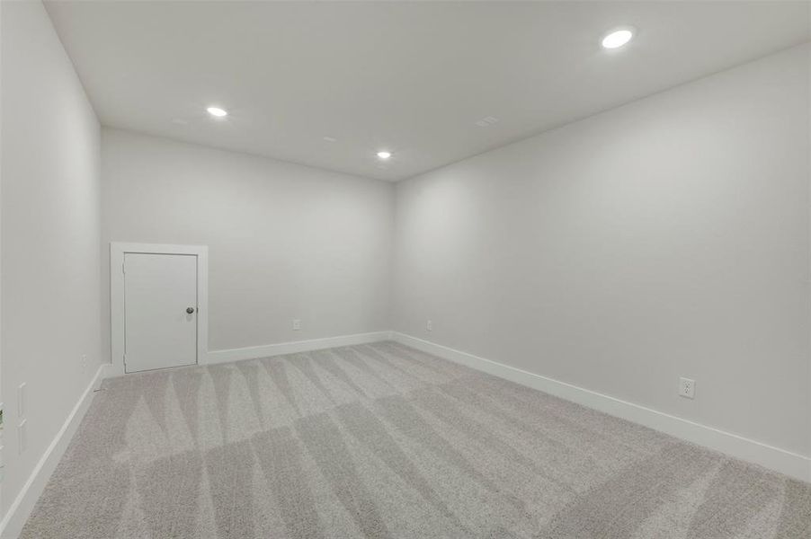 Spacious, unfurnished interior of a new home in Chaparral Park, Oak Point (Image 34).