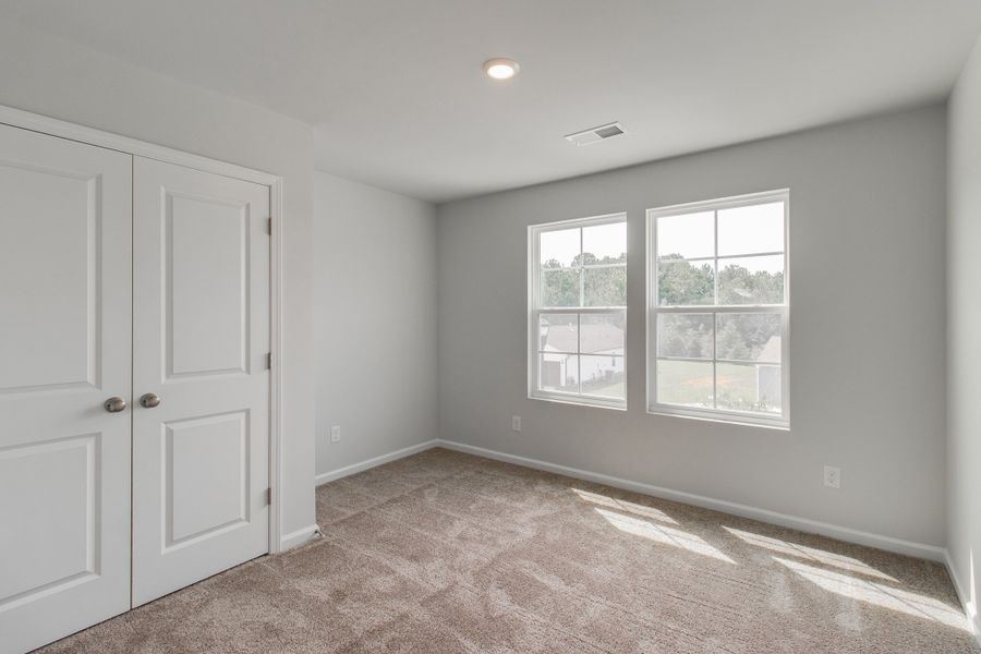 Spacious, unfurnished interior of a new home in Bluefield, Lexington (Image 29).