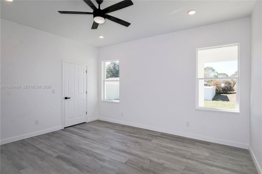 Spacious, unfurnished interior of a new home in , Sebring (Image 35).