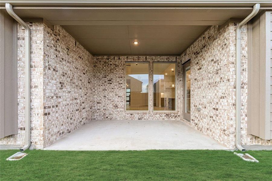 Exterior details and patio area of a home in Willow Wood, McKinney (Image 4).