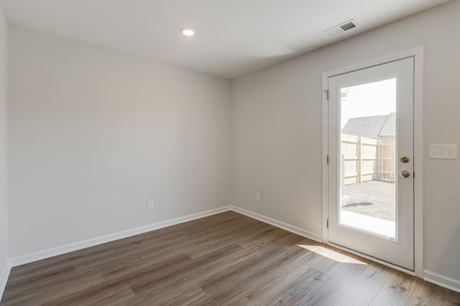 Spacious, unfurnished interior of a new home in Astoria, Columbia (Image 19).