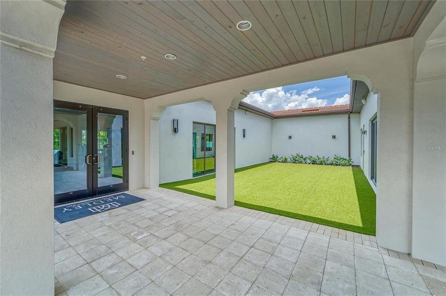 Exterior details and patio area of a home in Southshore Bay Active Adult, Wimauma (Image 31).