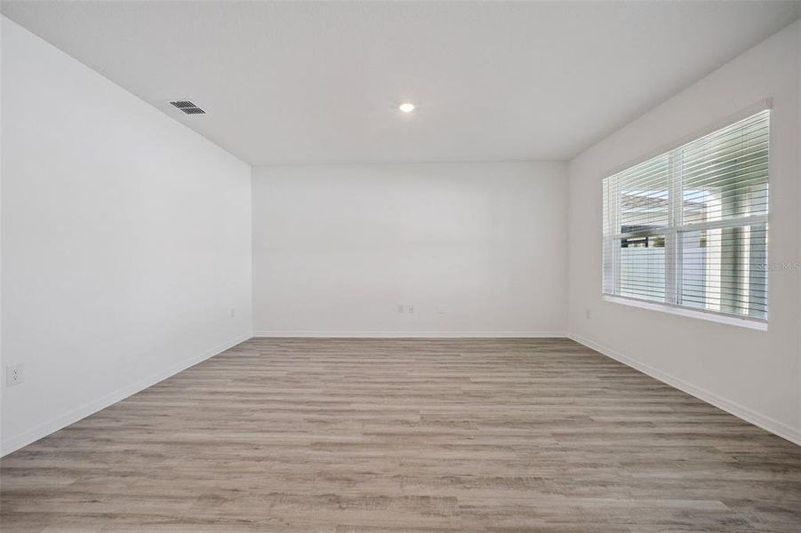 Spacious, unfurnished interior of a new home in , Tavares (Image 24).