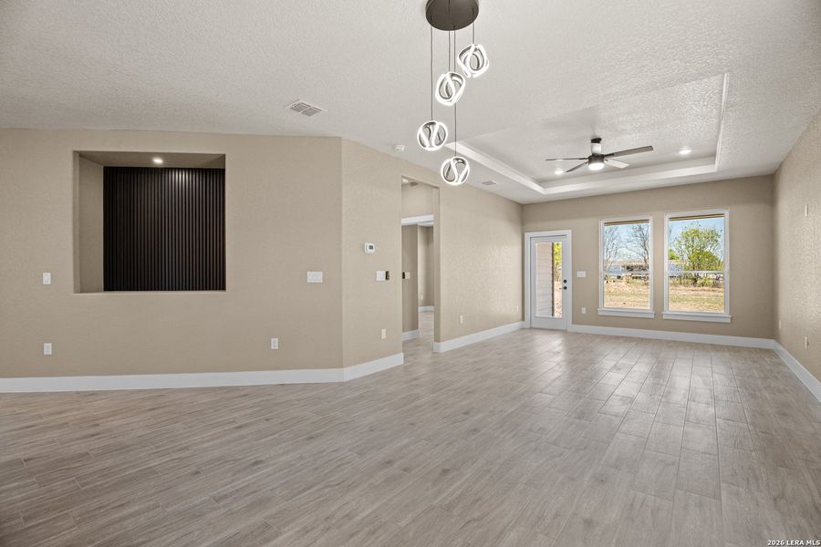 Spacious, unfurnished interior of a new home in , Atascosa (Image 19).