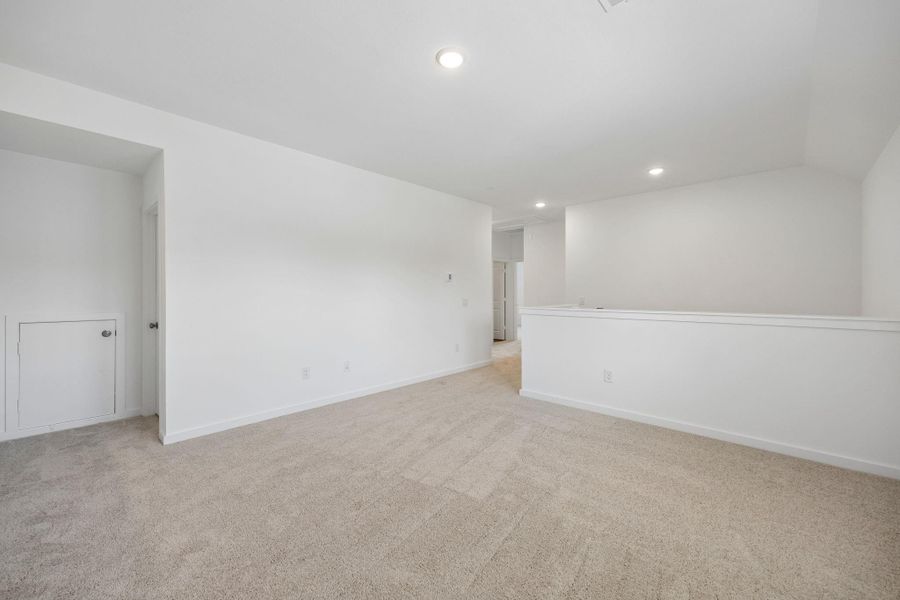 Spacious, unfurnished interior of a new home in Ellerden, Tomball (Image 18).